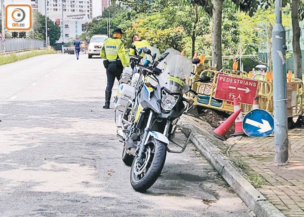 訓練期間自炒  騎警人仰車翻