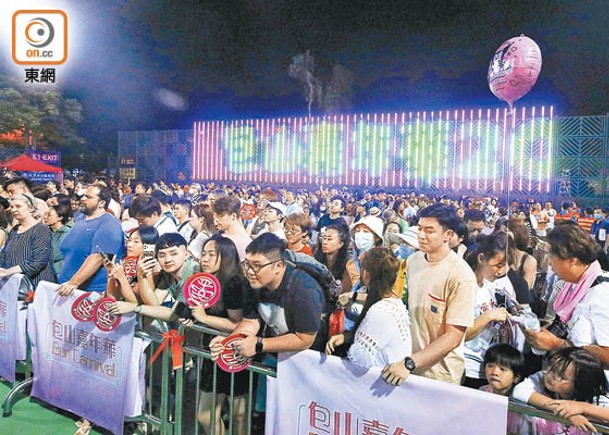 長洲太平清醮活動吸引逾5萬人次到訪。（李志湧攝）