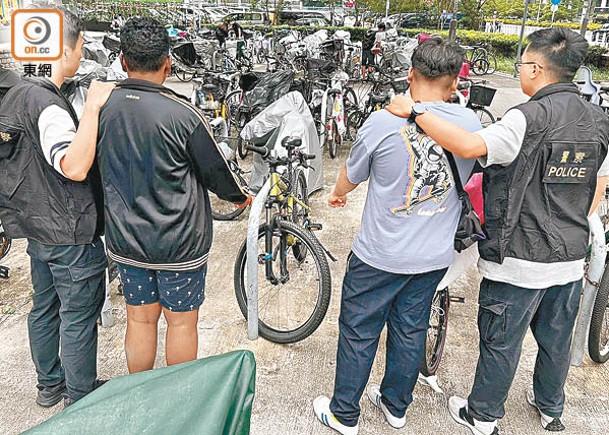 兩名南亞少年疑偷單車被捕。