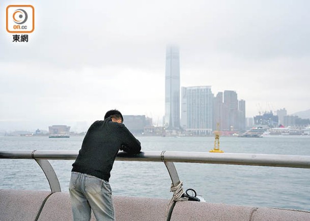 香港經濟復甦步伐緩慢。