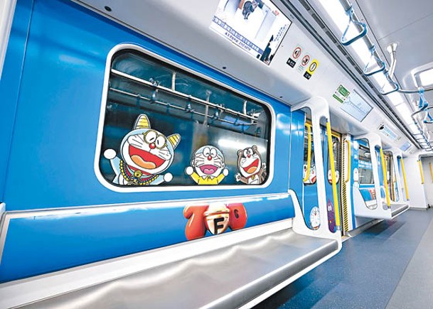 東鐵綫：東鐵綫列車座位背後有各個特別版多啦A夢，包括番薯、野狼及大雄造型。