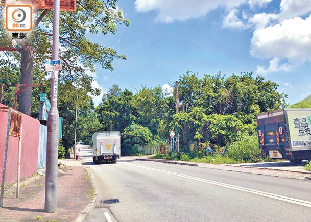 錦田公路檢獲大批武器。