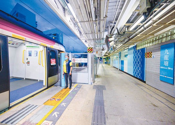 裝月台閘門  東鐵九龍塘站展開工程