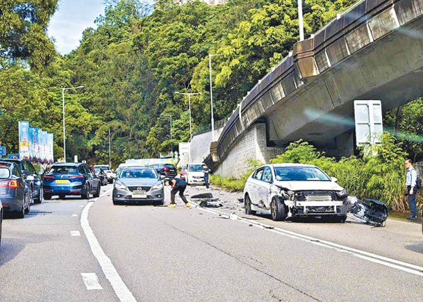 大埔公路發生6車相撞意外。