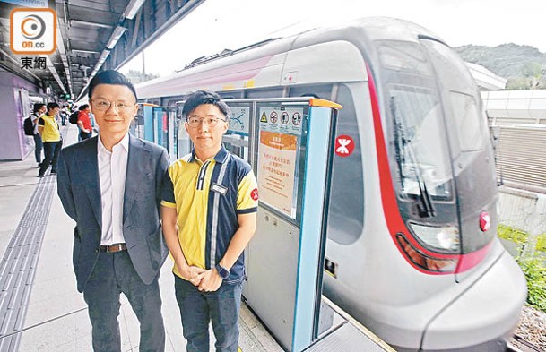 胡棨灝（左）表示，港鐵採取連串措施提升月台安全；右為薛兆衡。