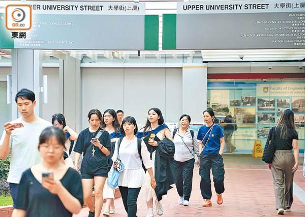 當局宣布上調資助大學學費，有學子表示擔心加重負擔。