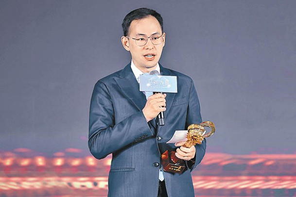 英皇集團副主席楊政龍獲頒「2024年度慈善家」殊榮，他寄語能以自身力量，幫助青年亦帶動青年回饋社會。