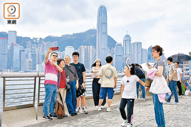 當局指恢復徵收酒店房租稅，不會影響旅客選擇香港作為旅遊目的地和在港消費的意欲。