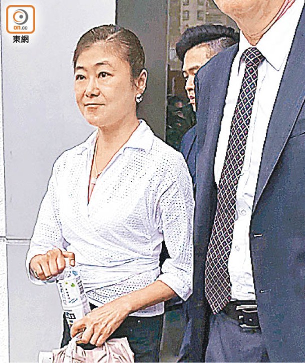 被告葉文儀現正被停職。