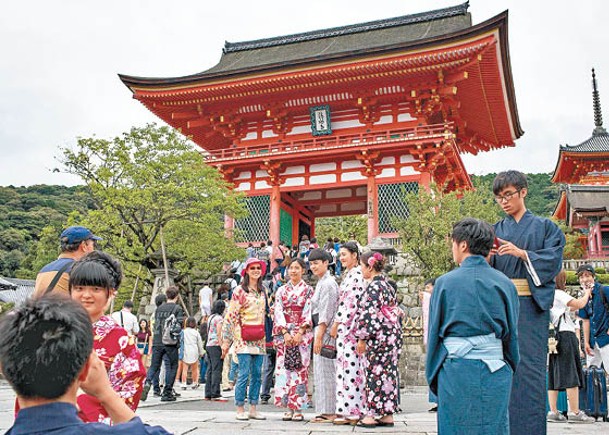 日本政府觀光廳指，有三成三受訪港人到訪日本超過10次，為各地旅客之最。