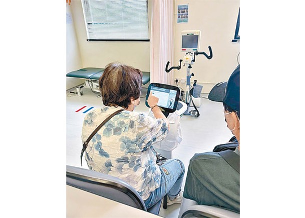 東區醫院去年起引入AI系統協助認知障礙患者進行訓練。