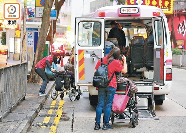 帳委會強烈建議當局全面檢視復康巴士服務的政策。