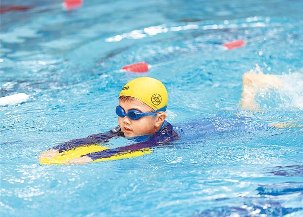 本月初爆出男童因泳會所屬級別問題未能參賽。