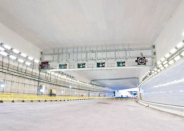 中九龍幹線大部分隧道、連接路和隧道大樓的結構工程已經完成。