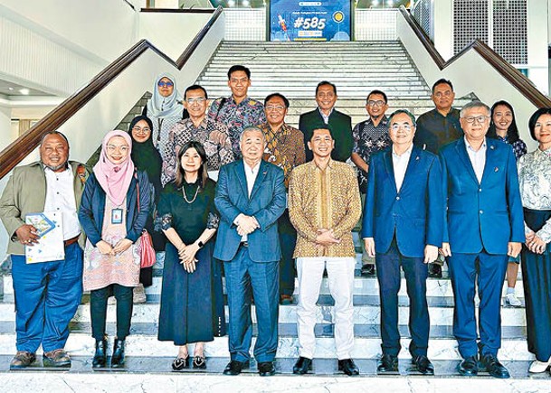 城大代表團訪問印尼3所學府，建立合作關係加強學術科研。