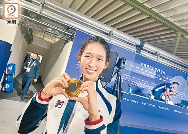 江旻憓在巴黎奧運女子重劍個人賽奪金。