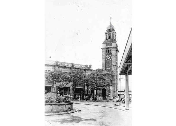 廣九直通車開通初期，總站設於尖沙咀。（黑白圖片）