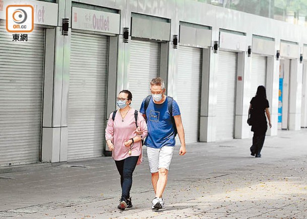 本港經濟復甦緩慢，不少店舖結業。