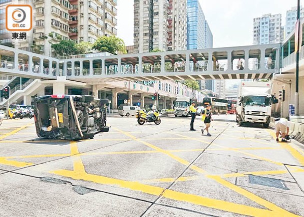 貨車撞翻貨Van  兩司機送院