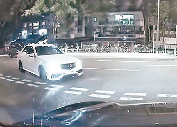 疑逆線逼讓路  私家車司機狂爆粗