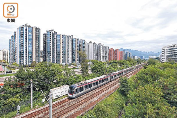 發展局文件提及白石角車站周邊會興建約一萬個住宅單位，目前政府正聯同港鐵推展相關研究。