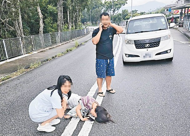 衝出馬路捱撞  女子周身傷