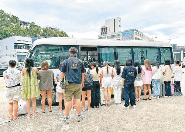 元朗：被捕的內地女子。