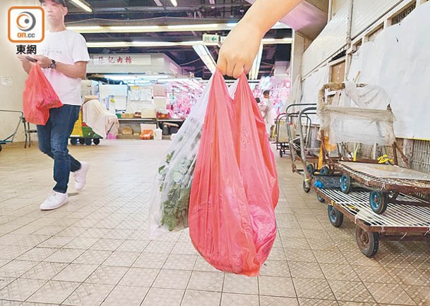 中秋節將至，不少市民到街市買餸提早「做節」。