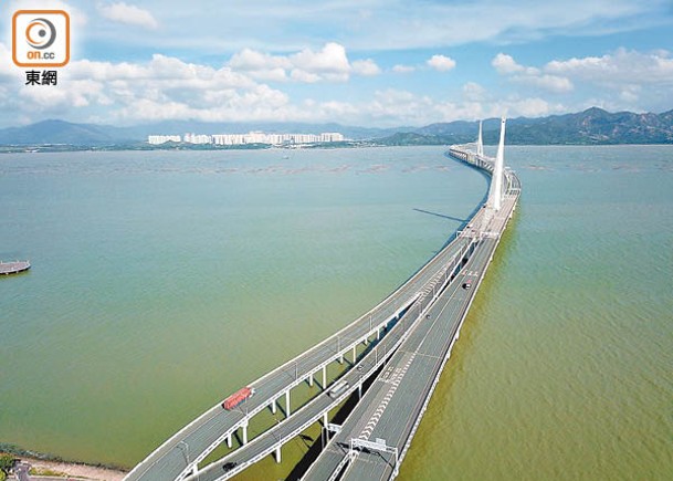 事故發生在深圳灣大橋。