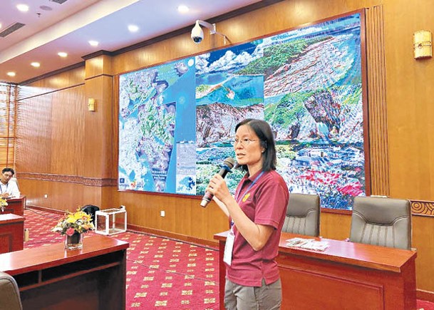 陳羽嵐代表中國介紹香港地質公園的文化保育工作。