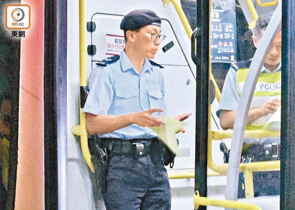 警車車長在場助查。