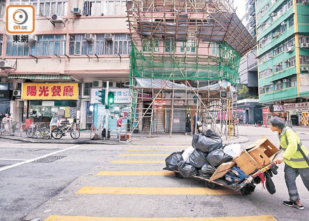 有工會指不少清潔工只能勉強應付日常開支。