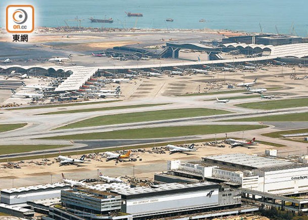 國泰航空一班由香港出發往美國的航機，遇到突發事件須急降東京羽田機場。