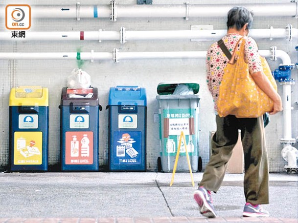 屋苑物管負責分類收集及妥善處理回收物。