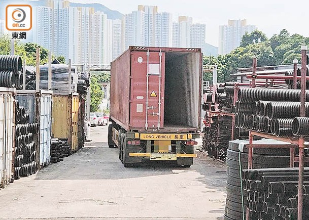 六旬櫃車司機墮地  昏迷送院