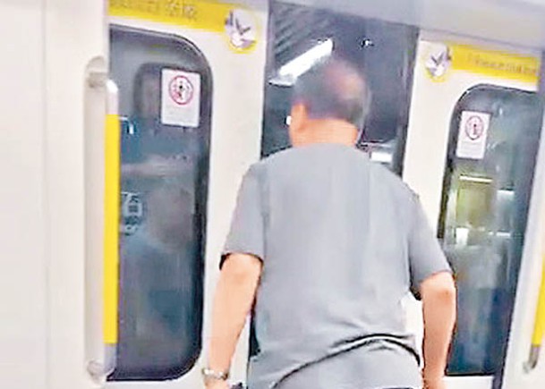 東呼即應：隔住車門放飛劍  口角變真口水戰