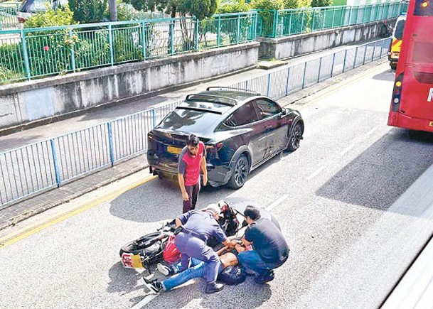 3車相撞  掛學牌鐵騎士送院