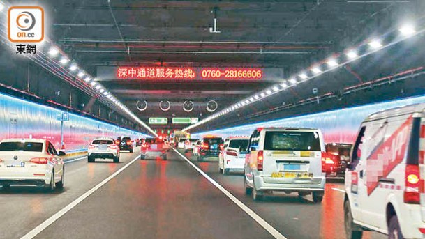 深中通道車流量保持高位運行。