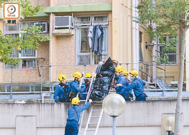 大圍婦人危坐窗外飛墮亡