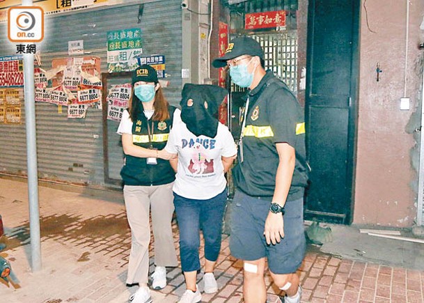 深水埗：報稱銷售員的女子落網。（文健雄攝）