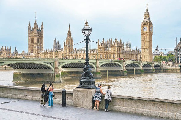 英國亦有意收緊移民政策。