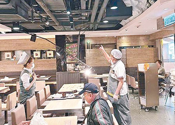 快餐店冧石屎  食客淡定用膳