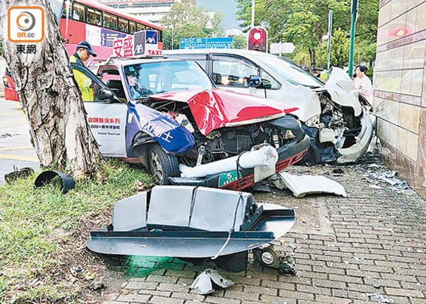 相撞剷路撼圍牆  的士七人車3傷