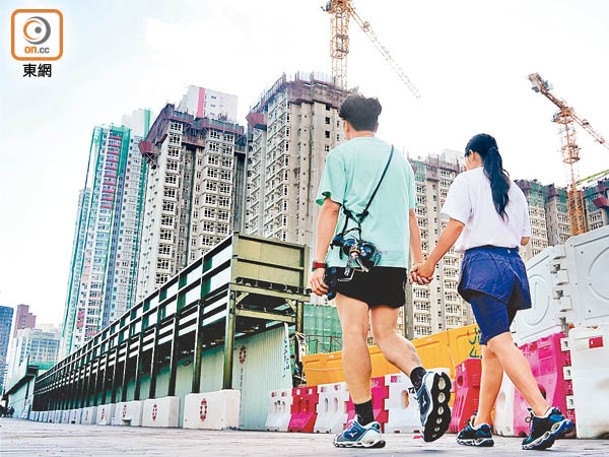 本港未來建屋量大增，運用盈餘需作長遠考慮。