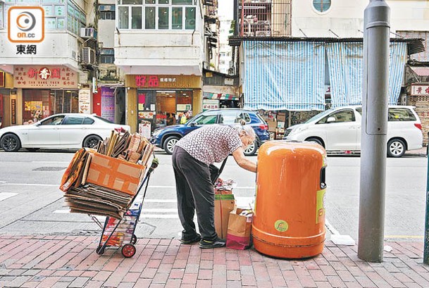 經濟轉差、外勞「爭飯碗」，基層市民更難搵食。