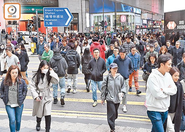 部分高才舉家遷來香港，亦要為子女找學校。