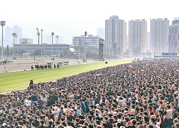 浪琴香港國際賽  逾8萬人入馬場