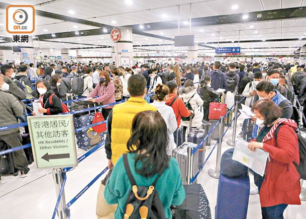 市民寧外遊吃買玩 港店度淒冷聖誕