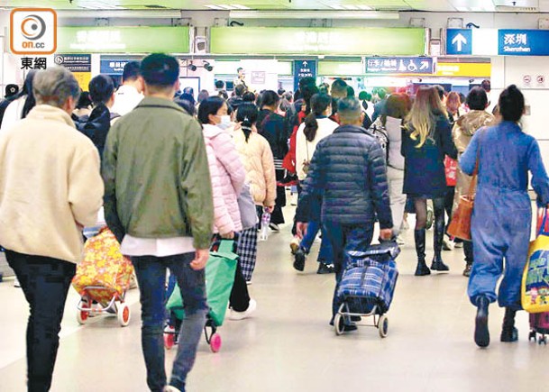 香港居民出門前應檢查證件的有效日期。