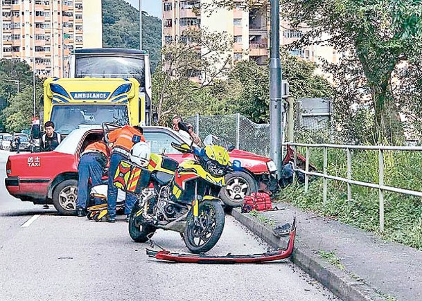 炒車撞燈柱  的哥3客傷